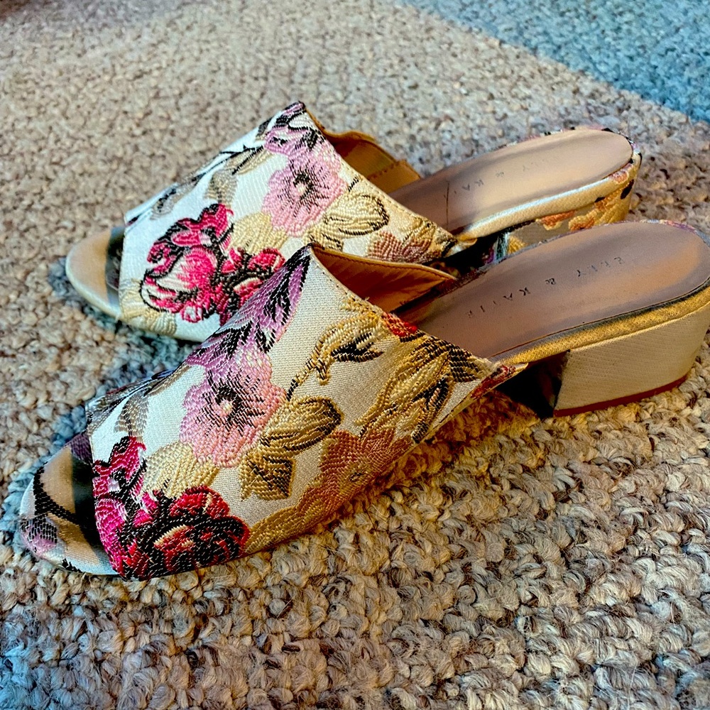 Kelly & Katie Amour Sandals | Floral Mules Slides